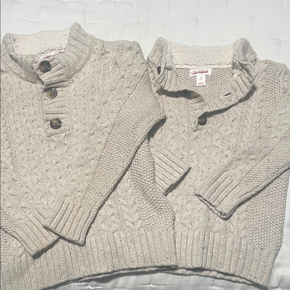 Cat & Jack Cream Cable Knit Sweater New never worn 
Sizes :
3T
5T
